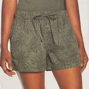 Gap | Pull on military green shorts